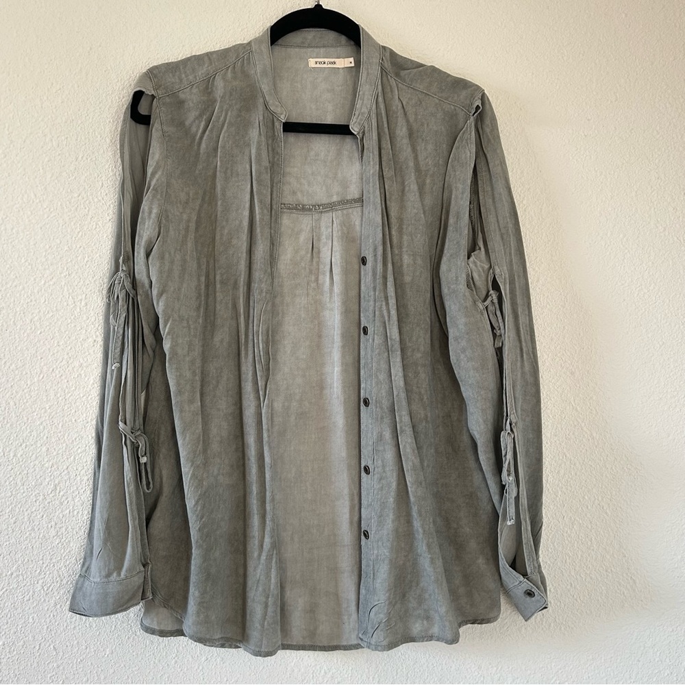 Sneak Peak Olive Gray Open Long Sleeves Button up Shirt Women Size Large